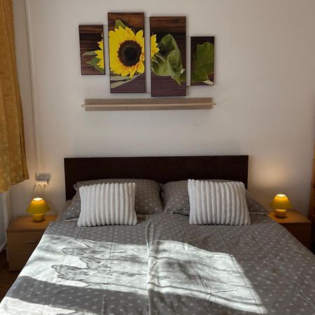 Apartmanovy Dom Grand Štúrovo Exterior foto