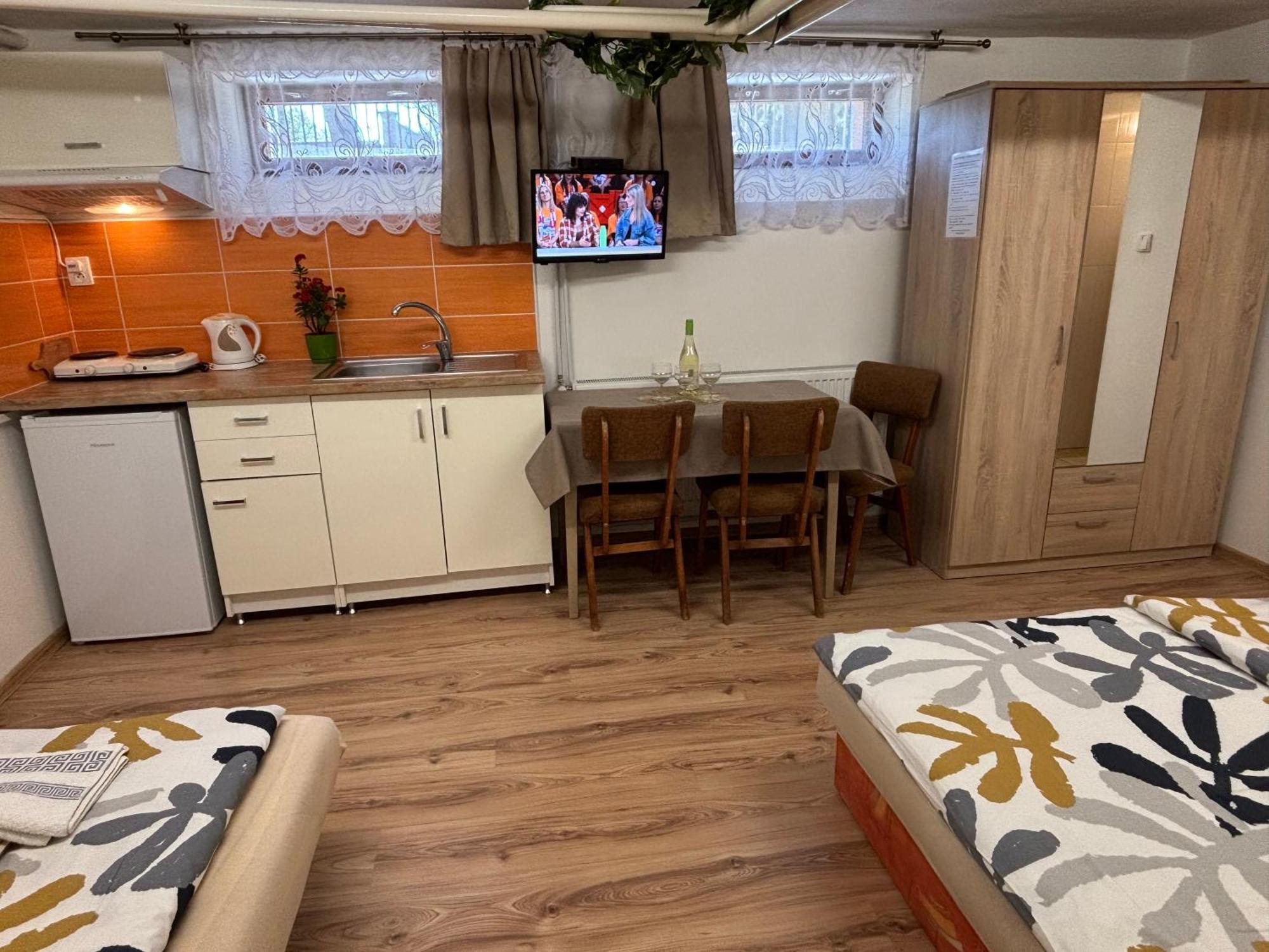 Apartmanovy Dom Grand Štúrovo Exterior foto