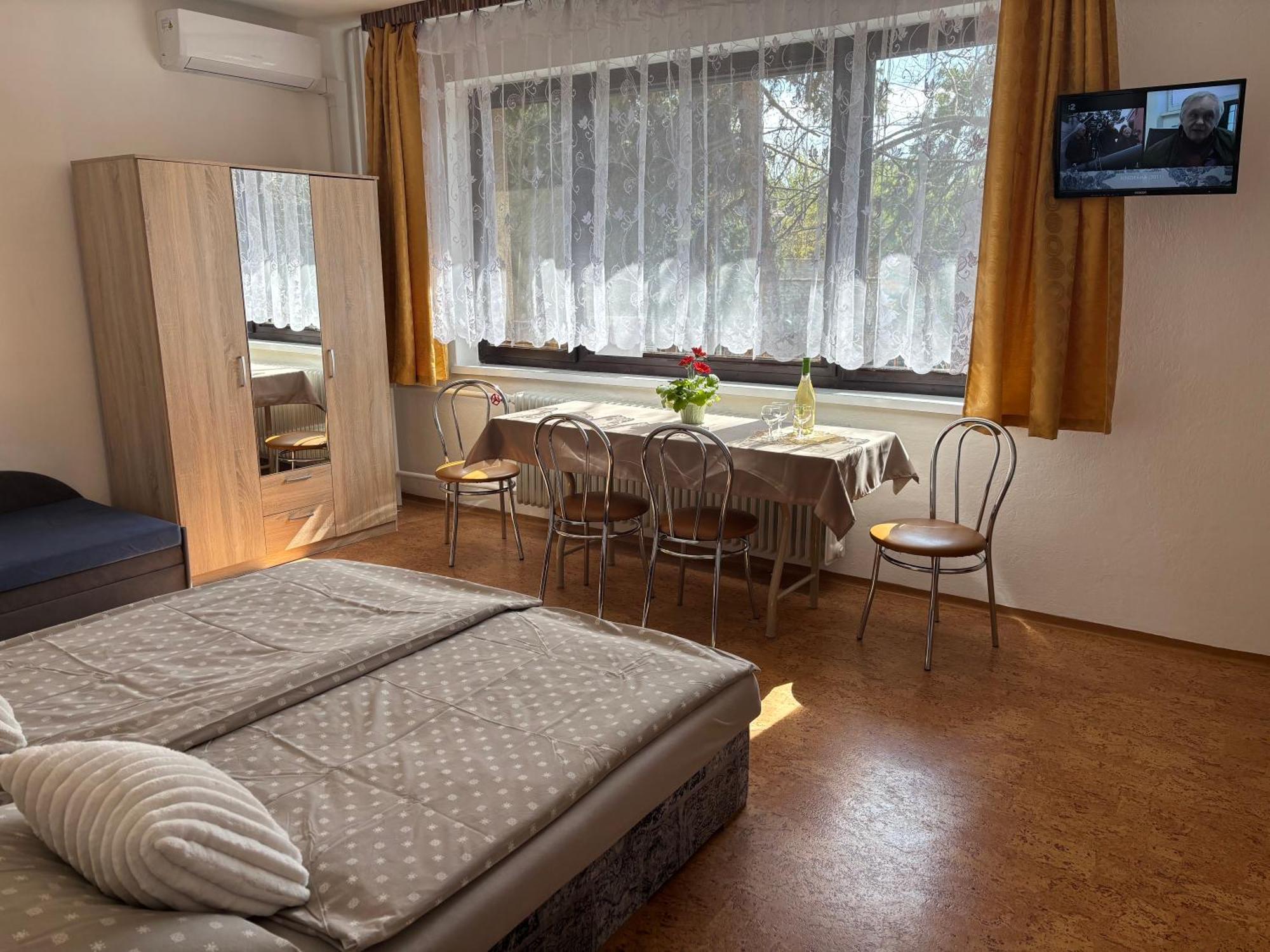 Apartmanovy Dom Grand Štúrovo Exterior foto