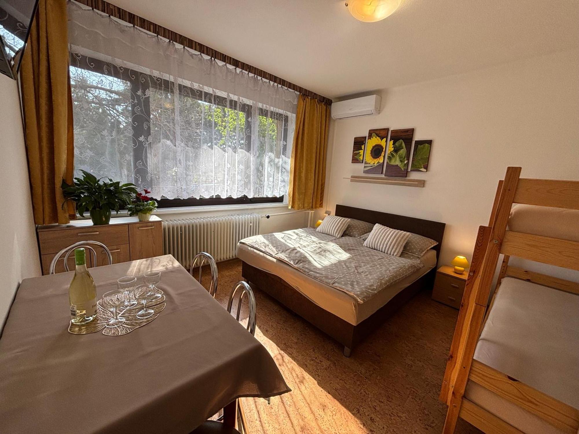Apartmanovy Dom Grand Štúrovo Exterior foto