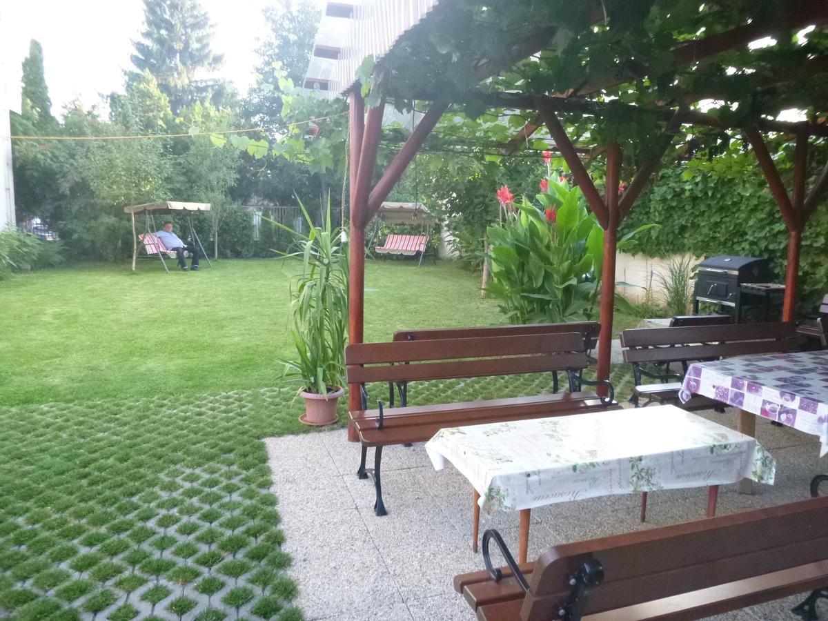 Apartmanovy Dom Grand Štúrovo Exterior foto
